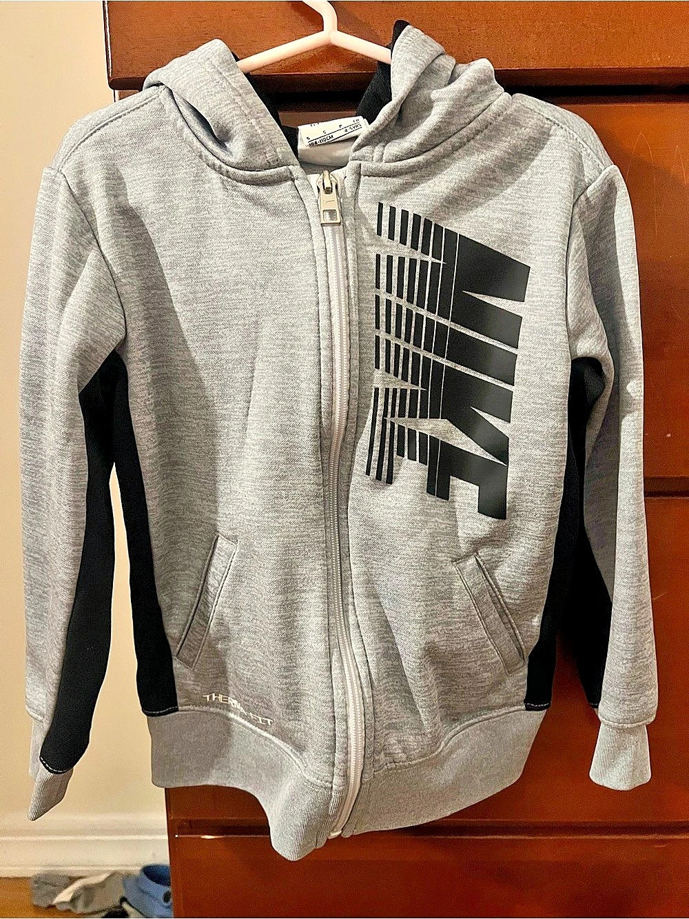 Nike Therma-FIT Boys Gray & Black Zip Hoodie Size Small